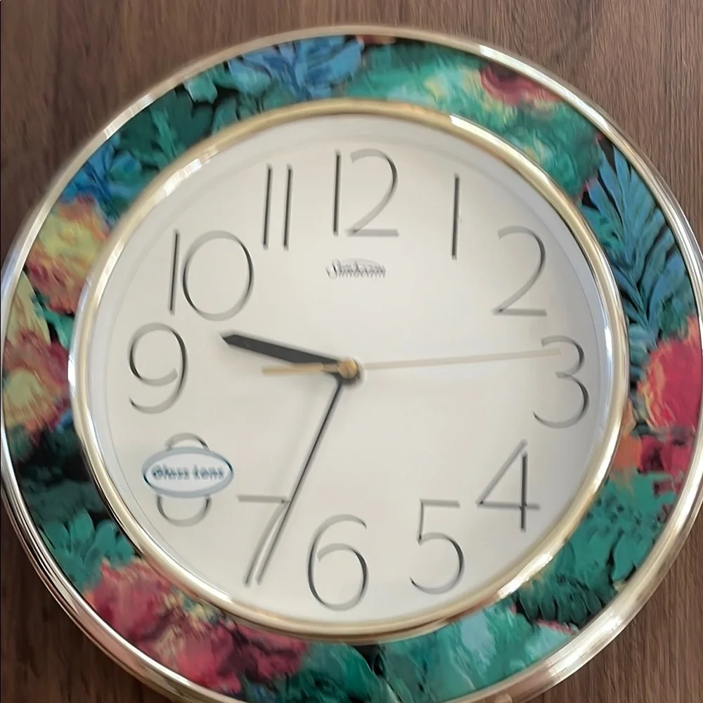 Sunbeam Glass Lens Clock NWOT
